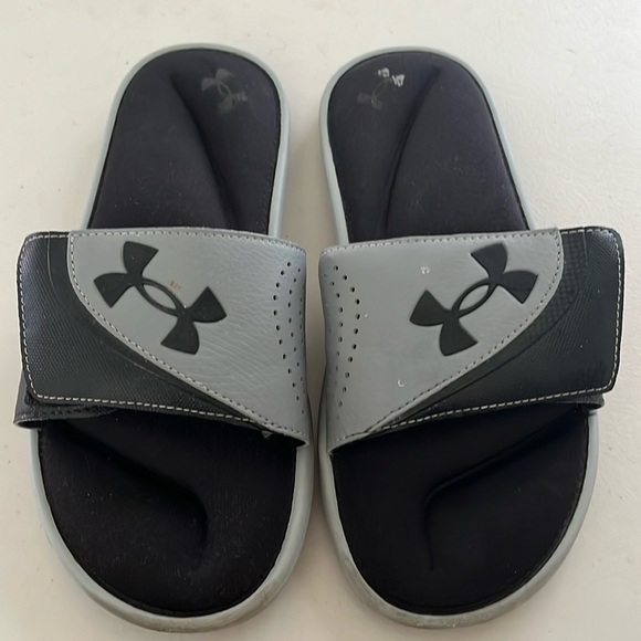 Under Armour - Men’s ignite slides / sandals.  Size 8.  Gray and black - Picture 1 of 9